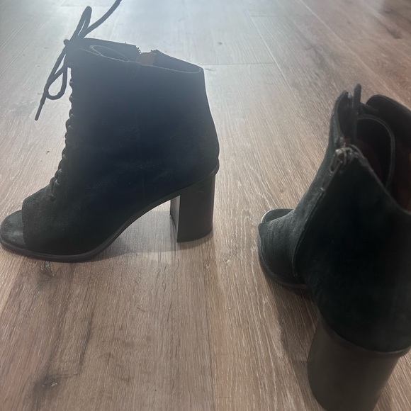 Frye Amy Black Suede Women's Ankle Boots - 3 inch heel - Size 8 - Picture 4 of 8